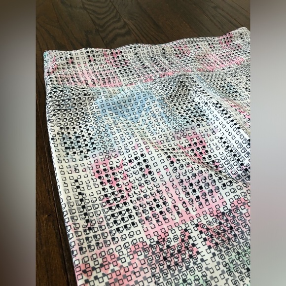 *LIKE NEW* Fabletics Women’s S Define PowerHold Mid-Rise Leggings - Arctic Print - Picture 4 of 12